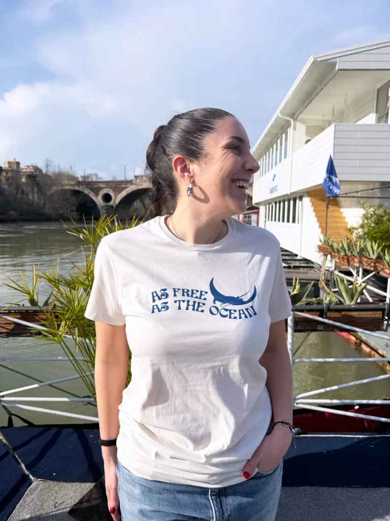 immagine-t-shirt-as-free-as-the-ocean